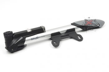 Вело насос с манометром Giyo GP-94 двухходовой, алюминиевый Т-ручка, до 80psi(5,5атм) универсальный захват А/V, F/V. ниппель, серебристый (2022)